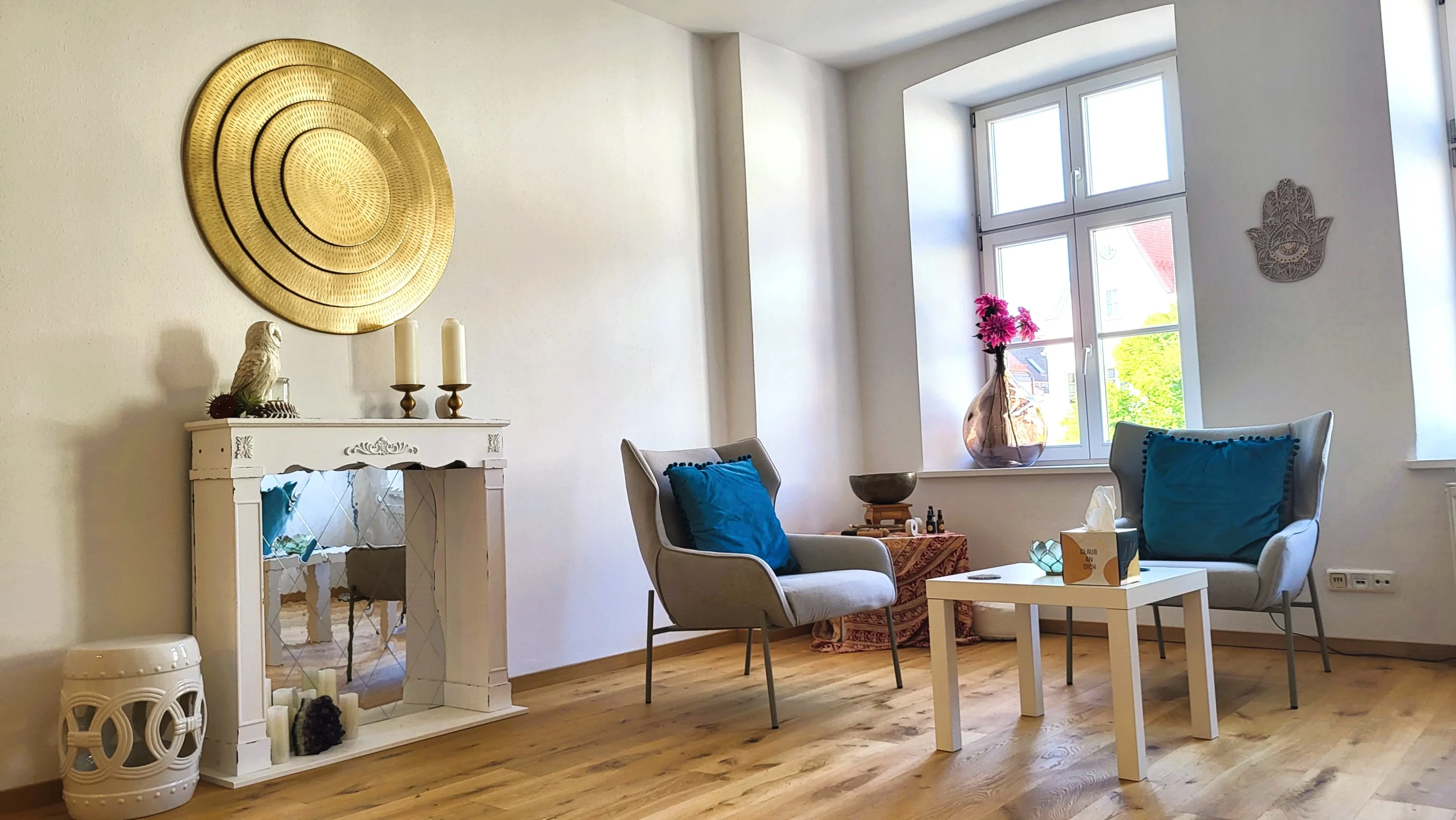 Impressionen der Praxis am Marienplatz in München, spezialisiert auf Psychotherapie und Naturheilpraxis.